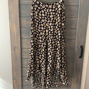 Sugar lips black daisy print pants.